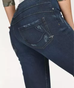 KangaROOS Caprijeans in 7/8 Länge mit destroyed Details Darkblue-used, Blau-denim 20 KangaROOS Caprijeans in 7/8 Länge mit destroyed Details Darkblue-used, Blau-denim -KangaROOS Verkaufsladen 22088800