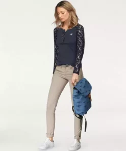 KangaROOS Chinohose (Set, 2-tlg., mit Gürtel) in schmaler Form, mit Kordel zu binden Beige, Schwarz, Weiß, Marine -KangaROOS Verkaufsladen 25576114