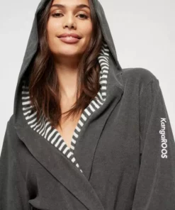 Damenbademantel »Dalia«, KangaROOS, außen Unifarben und innen mit Streifen Anthrazit-weiß, Blau-weiß, Beere 9 Damenbademantel »Dalia«, KangaROOS, außen Unifarben und innen mit Streifen Anthrazit-weiß, Blau-weiß, Beere -KangaROOS Verkaufsladen 32439852