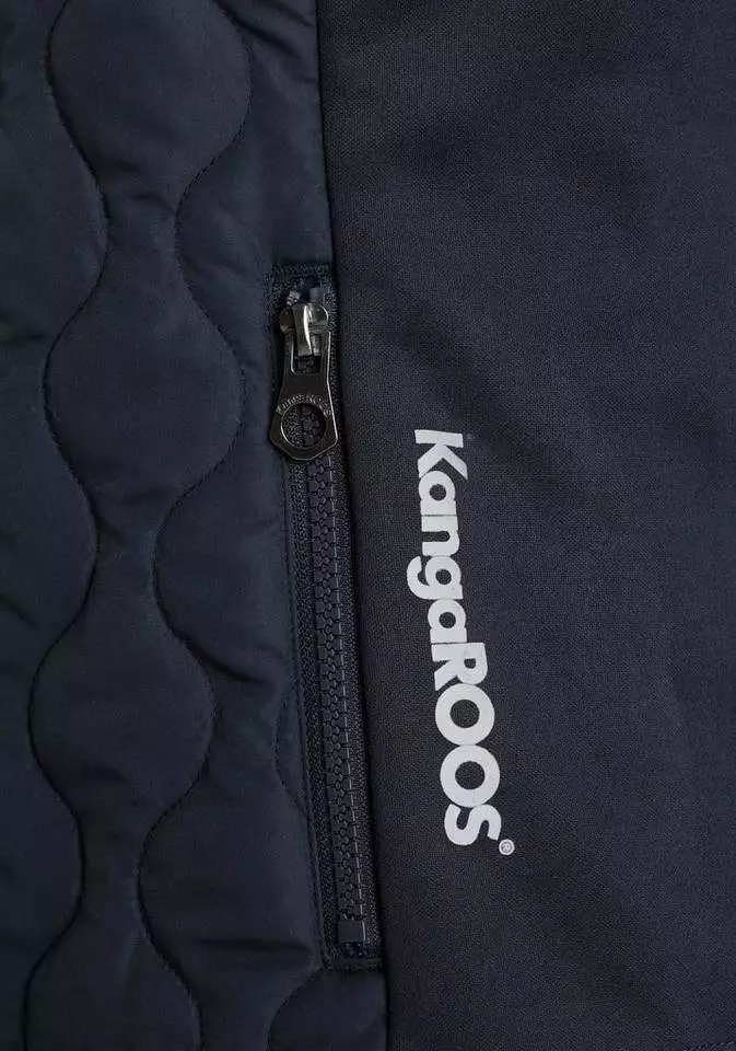 KangaROOS Kurzjacke mit neuem Stepp-Design im trendigen 2-in-1 Look - NEUE KOLLEKTION 6 KangaROOS Kurzjacke mit neuem Stepp-Design im trendigen 2-in-1 Look - NEUE KOLLEKTION – Bild 6