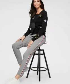 KangaROOS Rundhalspullover mit Sternen-Muster Marine, Schwarz-gelb 11 KangaROOS Rundhalspullover mit Sternen-Muster Marine, Schwarz-gelb -KangaROOS Verkaufsladen 34188772