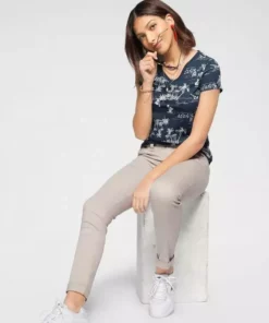 KangaROOS Chinohose (Set, 2-tlg., mit Gürtel) in schmaler Form, mit Kordel zu binden Beige, Schwarz, Weiß, Marine -KangaROOS Verkaufsladen 37001357