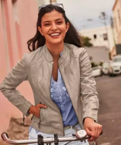 KangaROOS Hemdbluse mit Volants am Ärmel und Blumen-Stickerei vorne -KangaROOS Verkaufsladen 37387854