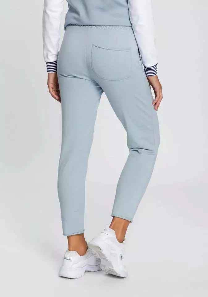 KangaROOS Jogginghose in 7/8-Länge mit Logo-Druck - NEUE KOLLEKTION Graublau, Schwarz, Marine 2 KangaROOS Jogginghose in 7/8-Länge mit Logo-Druck - NEUE KOLLEKTION Graublau, Schwarz, Marine – Bild 2