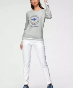 KangaROOS Sweatshirt mit großem Retro Label-Druck im Collage-Look - NEUE KOLLEKTION Hellgrau-meliert, Marine, Weiß 15 KangaROOS Sweatshirt mit großem Retro Label-Druck im Collage-Look - NEUE KOLLEKTION Hellgrau-meliert, Marine, Weiß -KangaROOS Verkaufsladen 6b0bd109 5a0a 5a3e af09 338fdd742472