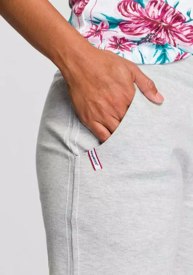KangaROOS Sweatbermudas mit Kontrastnähten und Label-Print Hellgrau-meliert, Schwarz 3 KangaROOS Sweatbermudas mit Kontrastnähten und Label-Print Hellgrau-meliert, Schwarz – Bild 3