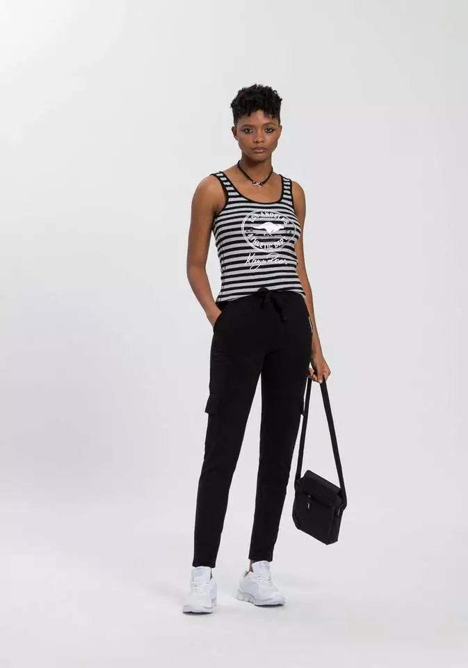 KangaROOS Tanktop mit großem Marken-Logo im Brustbereich Marine-weiß-gestreift, Himbeere-gestreift, Hellblau-weiß, Schwarz-hellgrau-meliert 4 KangaROOS Tanktop mit großem Marken-Logo im Brustbereich Marine-weiß-gestreift, Himbeere-gestreift, Hellblau-weiß, Schwarz-hellgrau-meliert – Bild 4