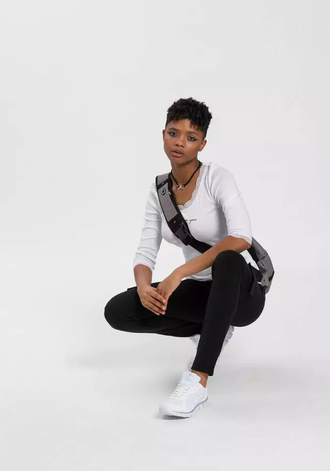 KangaROOS T-Shirt mit Spitzenband am V-Ausschnitt & 3/4-Arm - NEUE KOLLEKTION Schwarz, Weiß 4 KangaROOS T-Shirt mit Spitzenband am V-Ausschnitt & 3/4-Arm - NEUE KOLLEKTION Schwarz, Weiß – Bild 4