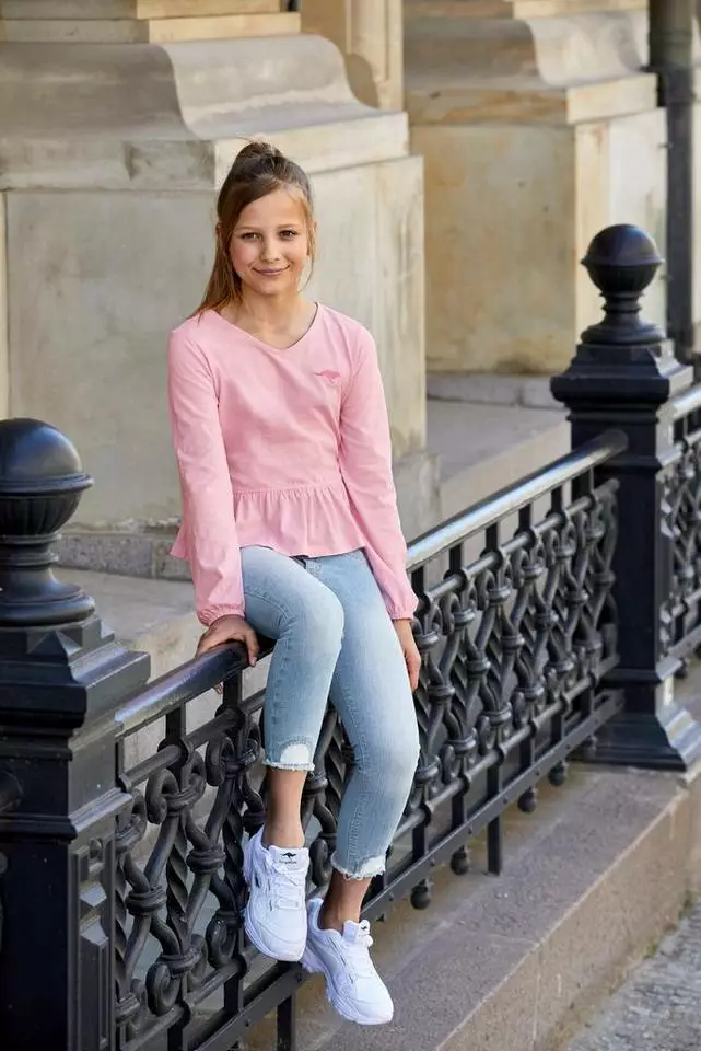 KangaROOS Langarmshirt in kürzerer Form 5 KangaROOS Langarmshirt in kürzerer Form – Bild 5