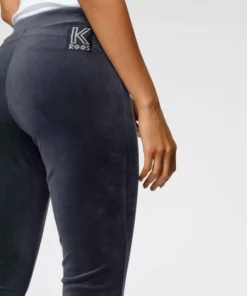KangaROOS Jazzpants aus weichem Nicky-Samt mit collem Nieten-Logo - NEUE KOLLEKTION Schwarz, Marine -KangaROOS Verkaufsladen b42450e6 66fc 5653 bb04 984f2f74256e