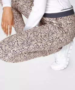 KangaROOS Loungehose mit modischem Allover-Druck und elastischem Bund - NEUE KOLLEKTION Schwarz-weiß, Jeansblau-rosa 15 KangaROOS Loungehose mit modischem Allover-Druck und elastischem Bund - NEUE KOLLEKTION Schwarz-weiß, Jeansblau-rosa -KangaROOS Verkaufsladen f7058897 4782 50d6 9c47 0c14a35201db